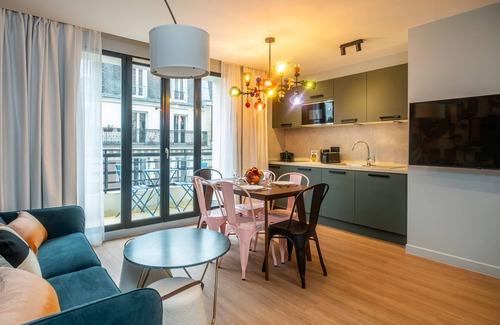 Quartier des Grandes-Carrieres Apartment | Montmartre Paris Suite