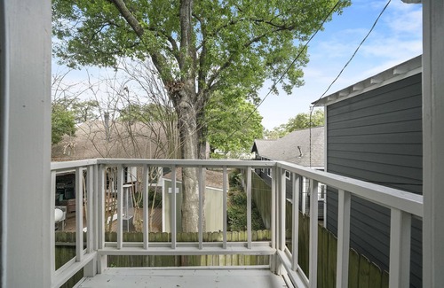 Neartown House | Montrose District Guesthouse with Private Yard across from Cherryhurst Park