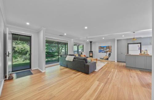 Bright House | Monty's on Lumley Drive