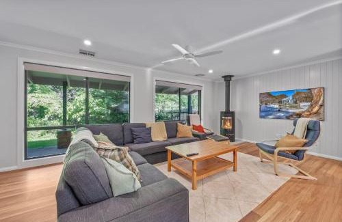 Bright House | Monty's on Lumley Drive