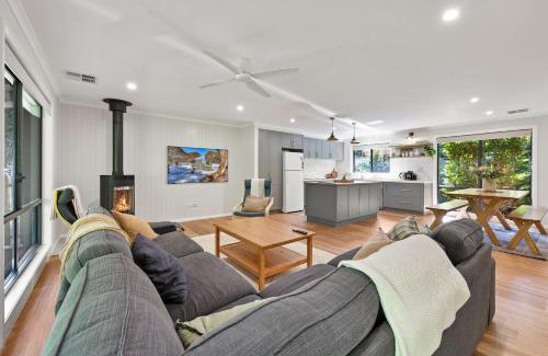 Bright House | Monty's on Lumley Drive