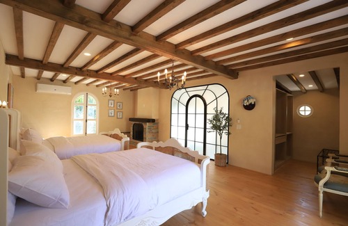 Lat Yao Hotel | Moon River Village