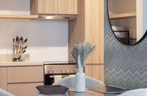 Trade Centre 1 Apartment | Moon Stays - 5 PAX Missoni Flat - Canal View