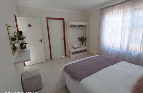 Mangaung Bed & Breakfast | Moonlight Inn 207 unit 2C