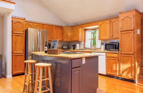 Brooks House | Moonlight Ridge Cabin Retreat in Shepherdsville