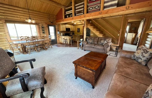 Ennis Cabin | Moonlight Ridge Cabin