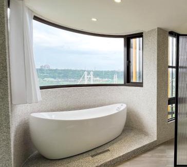 Pingzhen District Hotel | Moonshine Inn