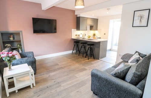 Haworth Cottage | MOOR EDGE COTTAGE, character holiday cottage in Cross Roads