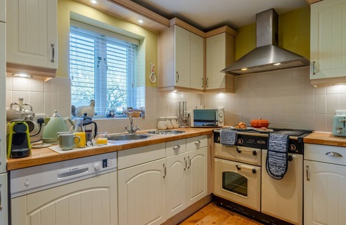 Cirencester Cottage | Moorhens - Cotswold Water Park