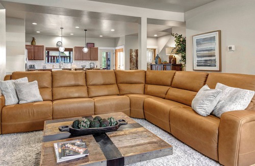 Bear Hollow Village House | Moose Mgmt at Bear Hollow 5610: Pvt. Hot Tub-Balcony with Grill-Free Shuttle