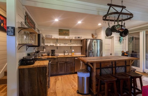 Banner Elk Cabin | Moose's River Crossing - Eagles Nest River Club, gated, hot tub