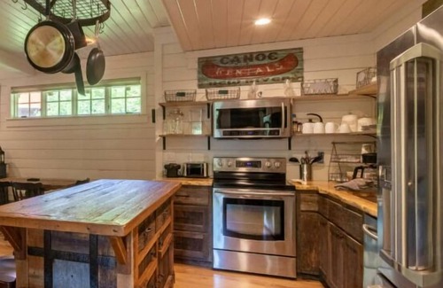 Banner Elk Cabin | Moose's River Crossing - Eagles Nest River Club, gated, hot tub