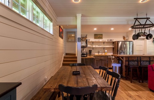 Banner Elk Cabin | Moose's River Crossing - Eagles Nest River Club, gated, hot tub