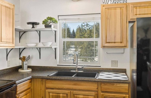 Athol House | Moose Tracks Lodge 10min to Silverwood