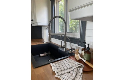 Central Alberta Cottage | MooseHaven Lake house. Hot tub + Stunning views