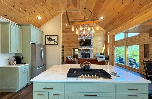 Sylvan Shores Cabin | Moosehead Lodge Lakeview