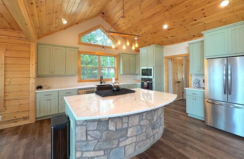 Sylvan Shores Cabin | Moosehead Lodge Lakeview