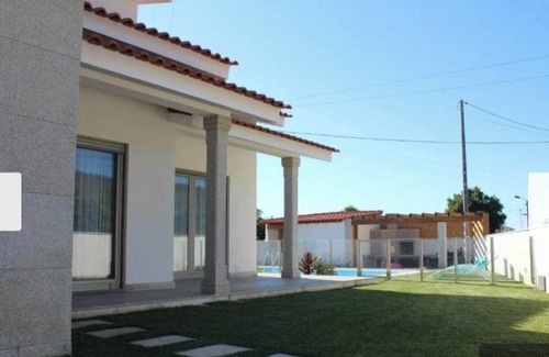 Marinhas House | Moradia dos Telhadinhos Avec Piscine a 1.5km de la Plage et 1.5 km de la Montagn