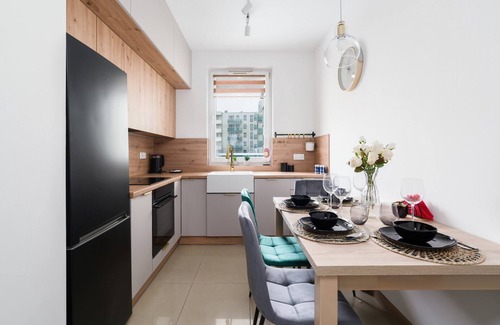 Grunwald Apartment | Morawskiego 2 | Functional Apartment | Desk