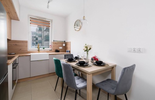 Grunwald Apartment | Morawskiego 2 | Functional Apartment | Desk