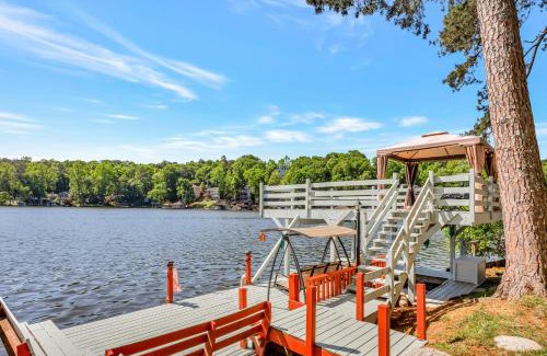 Snellville House | Morning Mist Lake House