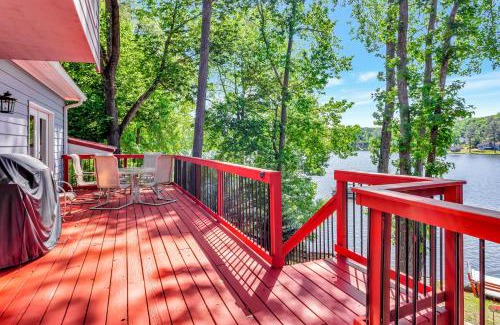 Snellville House | Morning Mist Lake House