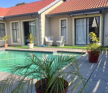 Rooihuiskraal House | MorningMist Boutique Sun