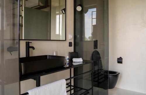 Cove Tri Zala (Zrnovo) Hotel | Moro Inn