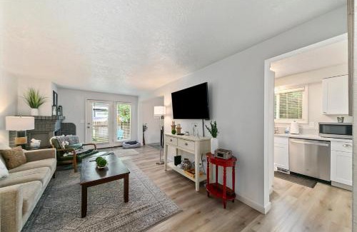 Depot Bench House | Morris Hill Morrison