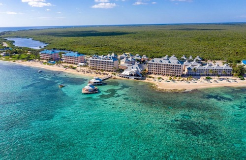 Colliers Bay Apartment | Morritts Resort Tortuga Club Apartment with pool view