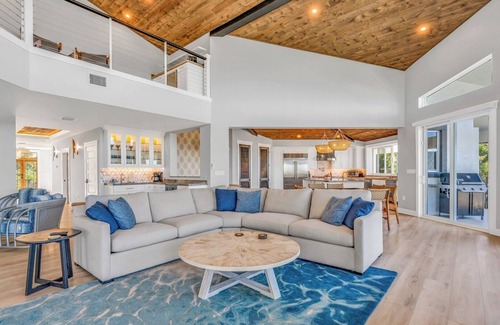 Marathon House | Morton Manor Estate - 9bed/7.5bath multi home prop