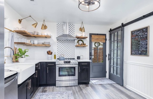 Greenville - Spartanburg House | Moss Oak Modern Retreat - completely renovated modern home in Greenville area