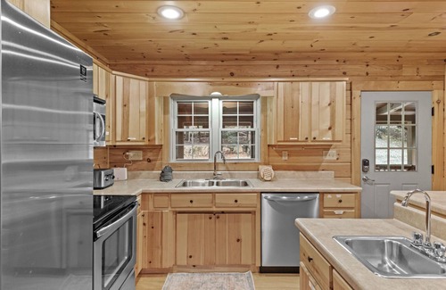 Beech Mountain House | Mossy Rock Retreat - hot tub, views, Beech Mountain