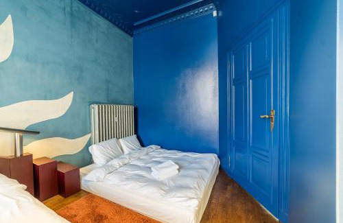 Jezyce Apartment | Most Teatralny Artistic Apartment by BookingHost