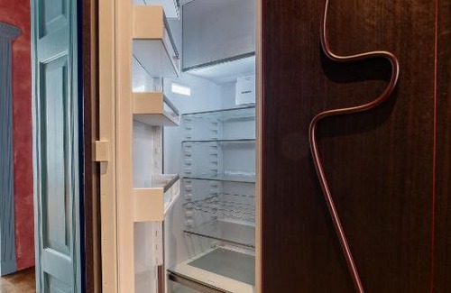 Jezyce Apartment | Most Teatralny Artistic Apartment by BookingHost