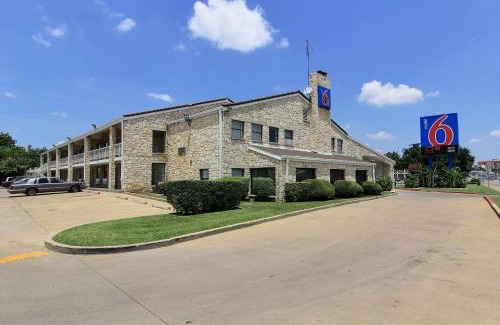 North Loop Hotel | Motel 6 Austin, TX - Central Downtown UT