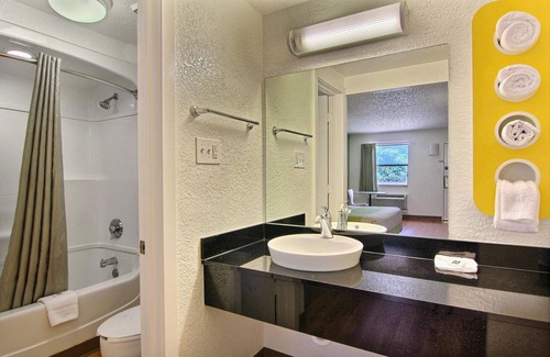 North Loop Hotel | Motel 6 Austin, TX - Central Downtown UT