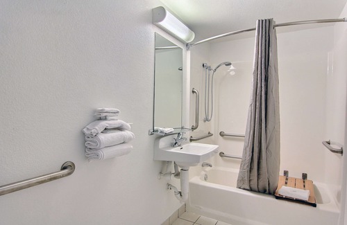 North Loop Hotel | Motel 6 Austin, TX - Central Downtown UT