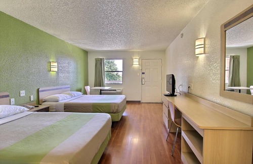 North Loop Hotel | Motel 6 Austin, TX - Central Downtown UT