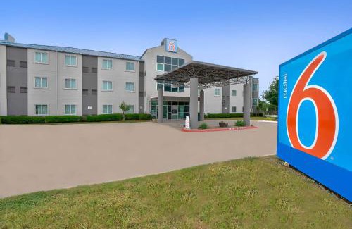 Benbrook Hotel | Motel 6-Benbrook, TX - Fort Worth