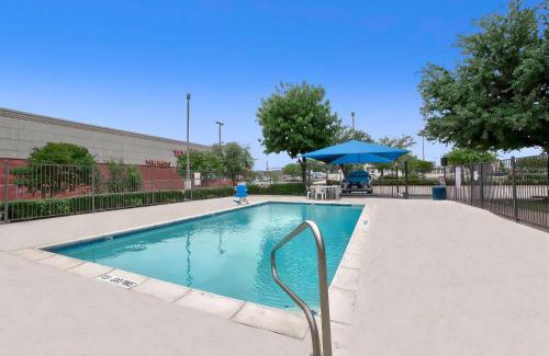 Benbrook Hotel | Motel 6-Benbrook, TX - Fort Worth