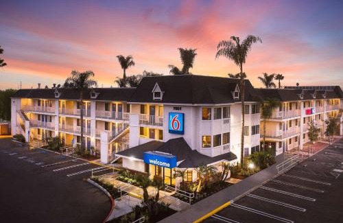 Buena Park Hotel | Motel 6-Buena Park, CA - Knotts Berry Farm - Disneyland