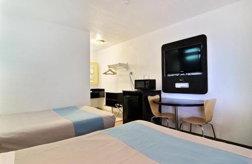 Carlsbad Hotel | Motel 6-Carlsbad, NM