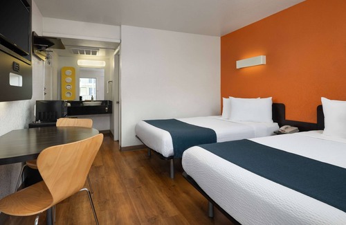 Carpinteria Hotel | Motel 6 Carpinteria, CA - Santa Barbara - North