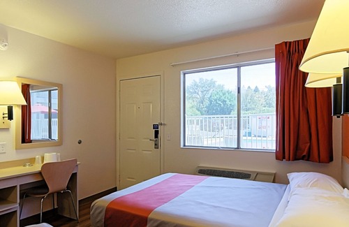 Chico Hotel | Motel 6 Chico, CA