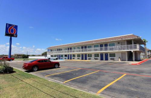 Bay Area Hotel | Motel 6-Corpus Christi, TX - East - North Padre Island