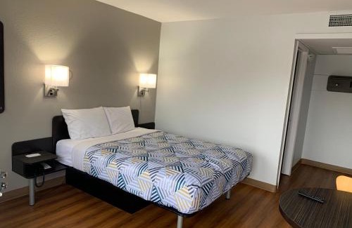Dayton Hotel | Motel 6-Dayton, OH