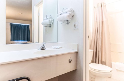 Farmington Hills Hotel | Motel 6 Farmington Hills, MI - Northwest - Farmington Hills