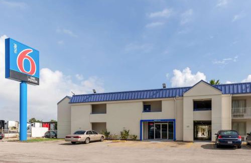 North Shore Hotel | Motel 6-Houston, TX - East
