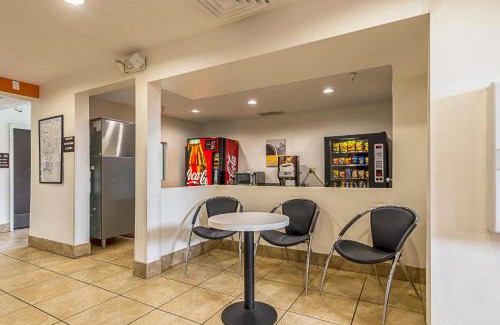 Indianapolis Hotel | Motel 6 Indianapolis Carmel
